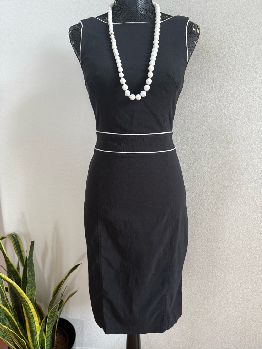 Express stretch Classic Black Sheath Dress with White Piping Size 1/2